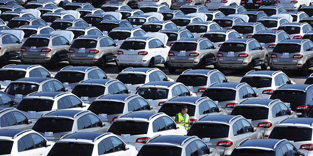 Ab dem Jahr 2040 sollen in Frankreich keine Autos mit Verbrennungsmotoren mehr verkauft werden. (Symbolbild) Ab dem Jahr 2040 sollen in Frankreich keine Autos mit Verbrennungsmotoren mehr verkauft werden. (Symbolbild)