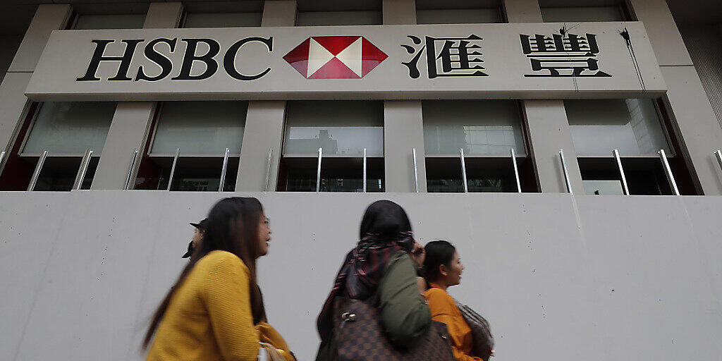 Die britische Grossbank HSBC prüft innerhalb des neuen Sparprogramms den Abbau von bis zu 35 000 Stellen. (Archivbild)
