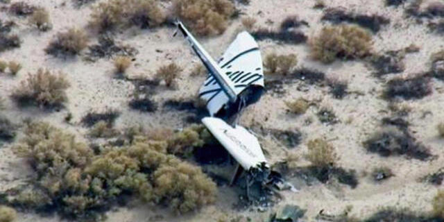Trümmer des Raumflugzeugs in der kalifornischen Wüste