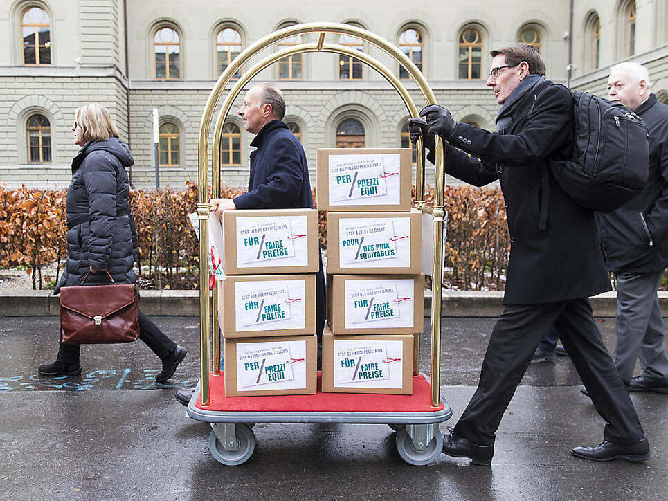 Genügend gültige Unterschriften: Das Schweizer Stimmvolk wird sich zur Initiative "Stop der Hochpreisinsel - für faire Preise" äussern können. (Archivbild)