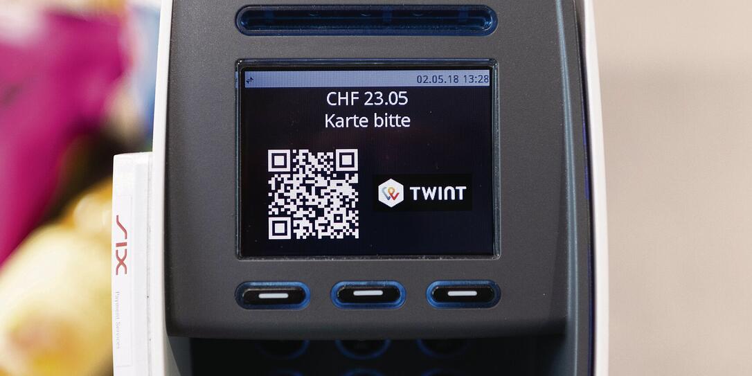 TWINT, BEZAHLAPP, ZAHLUNGSSYSTEM, BEZAHLSYSTEM, BARGELDLOS, ONLINE, DIGITAL, BARGELDLOSES BEZAHLEN, ZAHLEN, BEZAHLEN, TWINT BEZAHL-APP, KONTAKTLOSES ZAHLEN, SMARTPHONE, HANDY, MOBILTELEFON, TELEFON, KASSE, BEZAHLSTATION, KARTENLESEGERAET, QR, CR-CODE