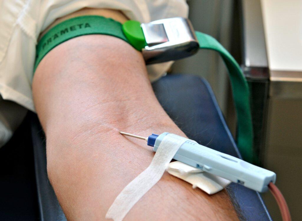 Die Gesundheitskommission des Ständerates will keine Gesetzesänderung gegen die Diskriminierung homosexueller Männer bei der Blutspende. Die Gesundheitskommission des Ständerates will keine Gesetzesänderung gegen die Diskriminierung homosexueller Männer bei der Blutspende.