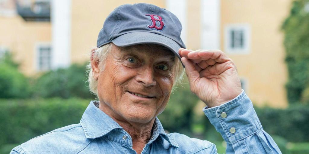 Der Schauspieler Terence Hill bekommt in einem 500-Seelen-Ort in der Nähe von Dresden ein eigenes Museum. In den 1940er-Jahre hatte der 80-Jährige dort einige Jahre seiner Kindheit verbracht. (Archivbild) Der Schauspieler Terence Hill bekommt in einem 500-Seelen-Ort in der Nähe von Dresden ein eigenes Museum. In den 1940er-Jahre hatte der 80-Jährige dort einige Jahre seiner Kindheit verbracht. (Archivbild)