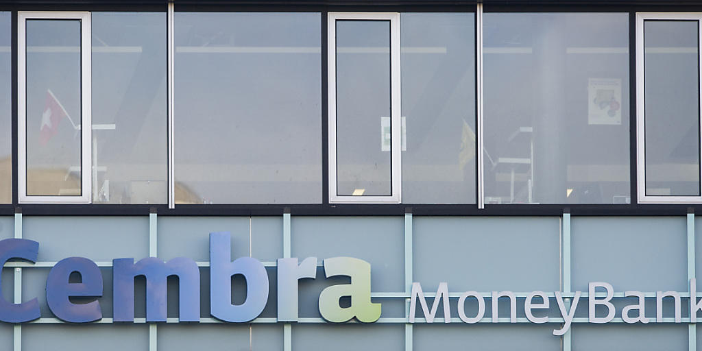 Die Cembra Money Bank sieht sich auf Kurs und erhöht ihre Gewinnprognose leicht. Die Cembra Money Bank sieht sich auf Kurs und erhöht ihre Gewinnprognose leicht.