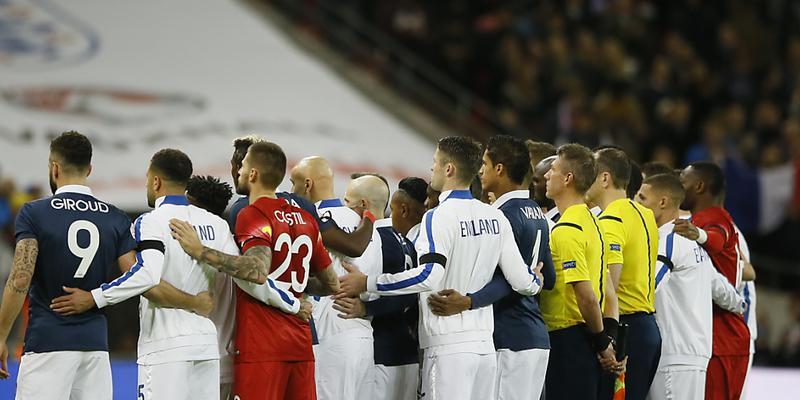 Im Zeichen der Solidarität und Freundschaft: das Test-Länderspiel zwischen England und Frankreich im Londoner Wembley
