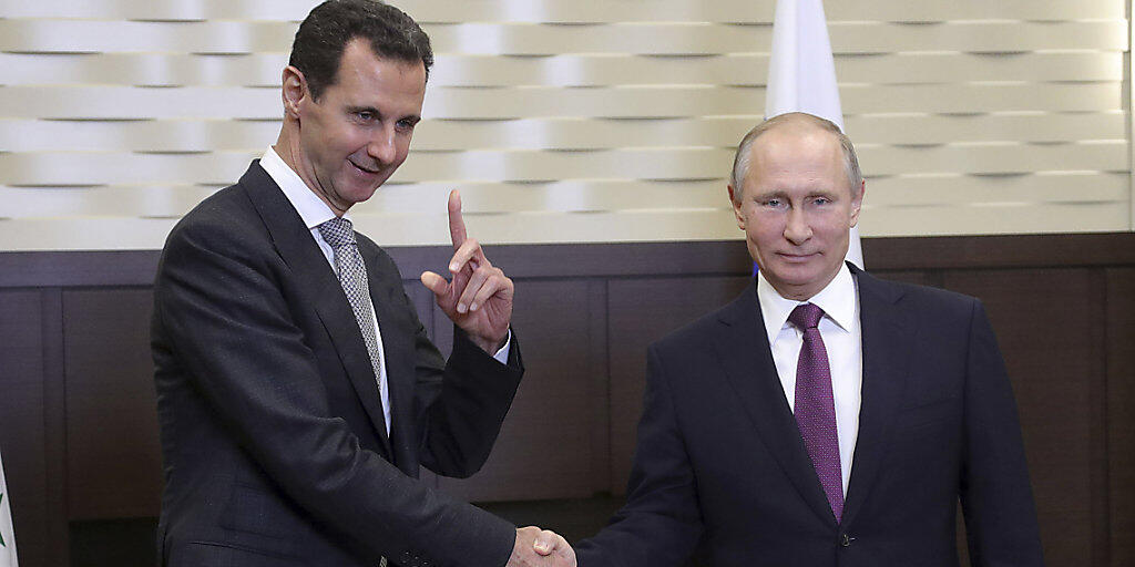 Händeschütteln am Montagabend in Sotschi zwischen  Russlands Präsident Wladimir Putin und Syriens Machthaber Baschar al-Assad.