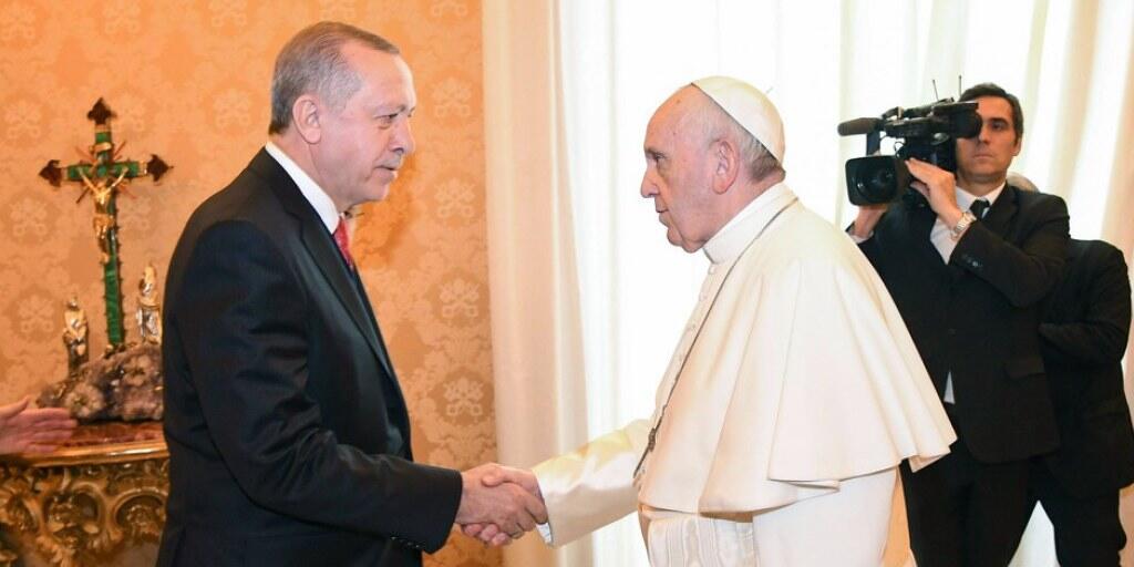 Wurde von Papst Franziskus (r) erstmals zu einer Audienz empfangen: der türkische Staatspräsident Recep Tayyip Erdogan (l).