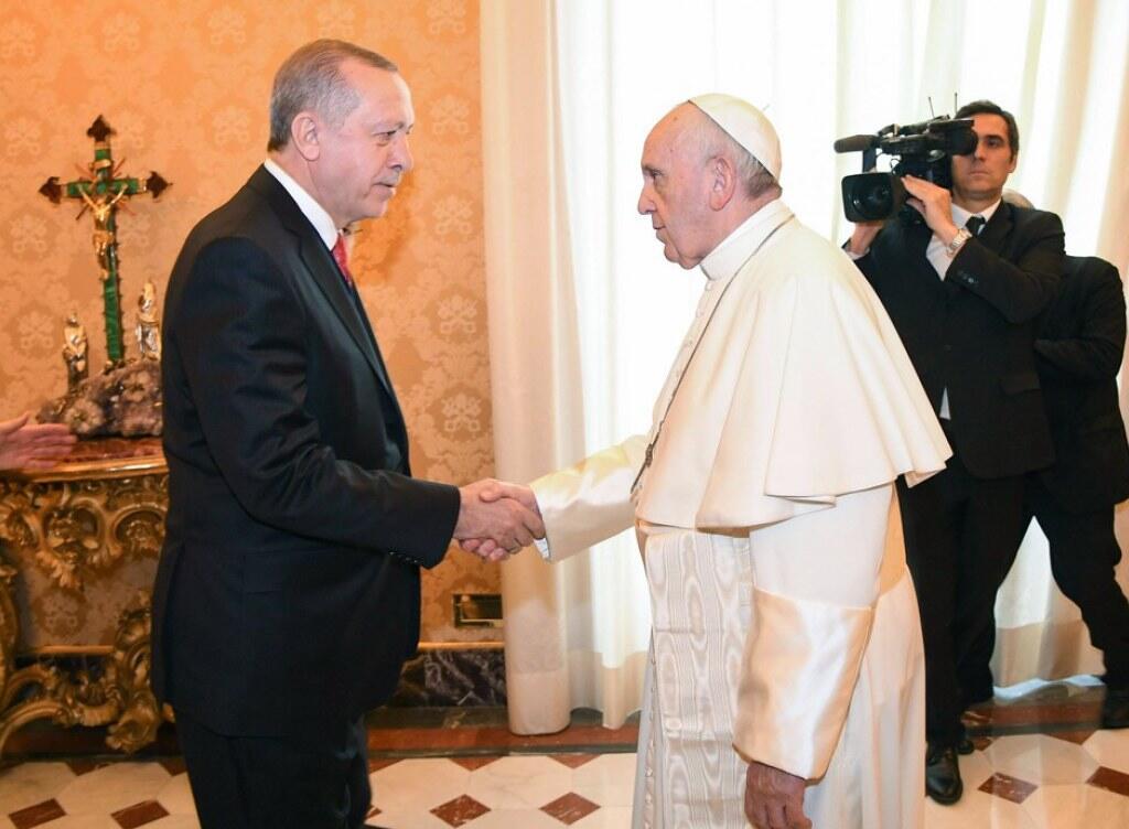 Wurde von Papst Franziskus (r) erstmals zu einer Audienz empfangen: der türkische Staatspräsident Recep Tayyip Erdogan (l). Wurde von Papst Franziskus (r) erstmals zu einer Audienz empfangen: der türkische Staatspräsident Recep Tayyip Erdogan (l).