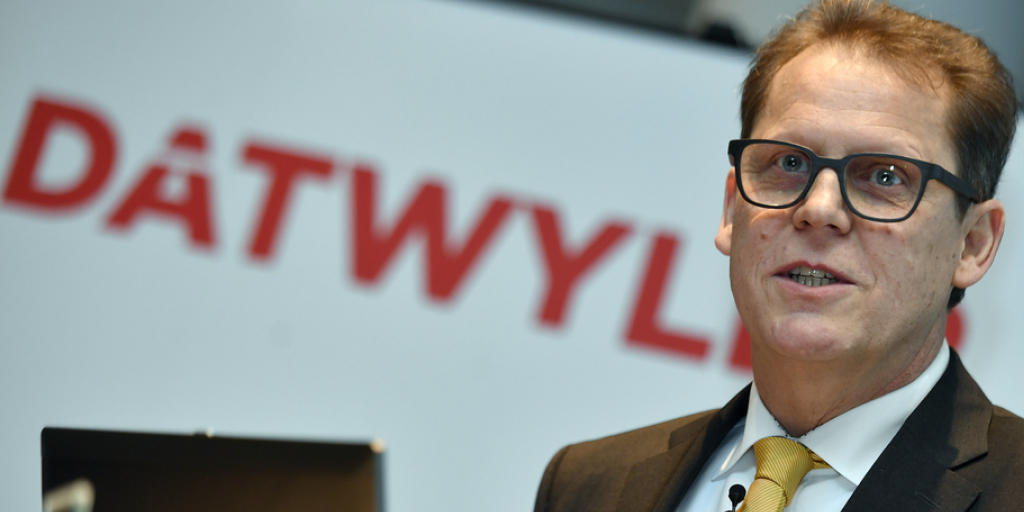 Dätwyler-Chef Dirk Lambrecht ist für das zweite Halbjahr zuversichtlich. Der Umsatz für das Gesamtjahr soll sich um die 1,3 Milliarden Franken belaufen. (Archiv) Dätwyler-Chef Dirk Lambrecht ist für das zweite Halbjahr zuversichtlich. Der Umsatz für das Gesamtjahr soll sich um die 1,3 Milliarden Franken belaufen. (Archiv)