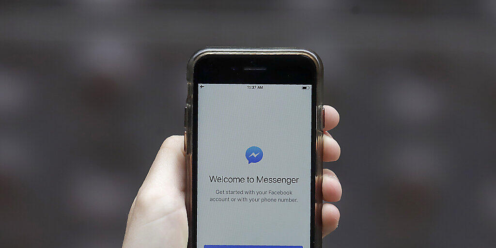 Facebook liess Mitarbeiter Aufnahmen von Nutzern aus dem Chatdienst Messenger anhören und abtippen. Eine ähnliche Praxis herrschte auch bei Amazon, Apple und Google. (Symbolbild)