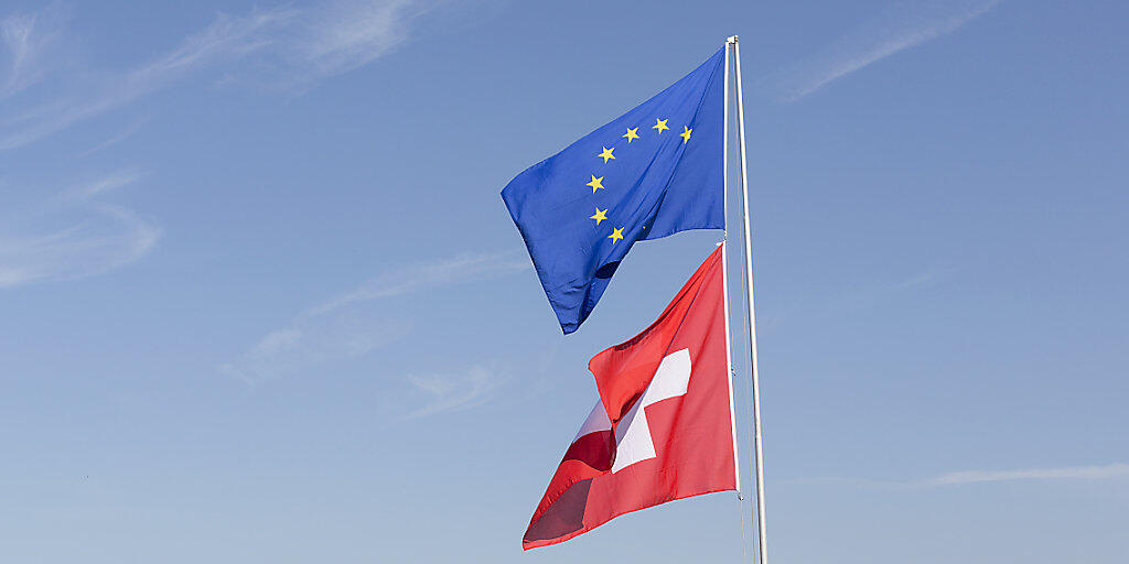 Das Eidgenössische Finanzdepartement (EFD) hat am Donnerstag die geplante Massnahme zum Schutz der Schweizer Börse aktiviert. Dies, weil am Sonntag die Anerkennung der Börsenäquivalenz ausläuft, welche die Europäische Kommission der Schweiz befristet gewährt hatte. (Symbolbild) Das Eidgenössische Finanzdepartement (EFD) hat am Donnerstag die geplante Massnahme zum Schutz der Schweizer Börse aktiviert. Dies, weil am Sonntag die Anerkennung der Börsenäquivalenz ausläuft, welche die Europäische Kommission der Schweiz befristet gewährt hatte. (Symbolbild)