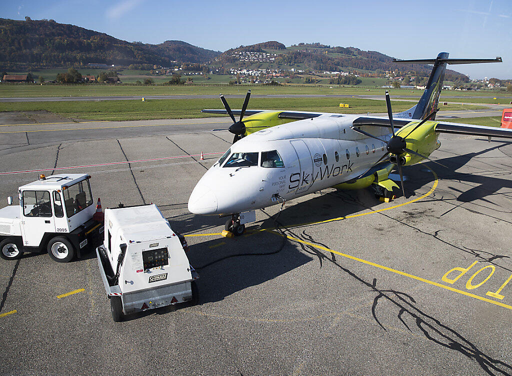 Nachdem die Airline von Bundesamt für Zivilluftfahrt (BAZL) am Dienstagabend eine Betriebsbewilligung erhalten hat, können die SkyWork-Flieger wieder am Mittwoch, 1. November starten. (Archivbild) Nachdem die Airline von Bundesamt für Zivilluftfahrt (BAZL) am Dienstagabend eine Betriebsbewilligung erhalten hat, können die SkyWork-Flieger wieder am Mittwoch, 1. November starten. (Archivbild)