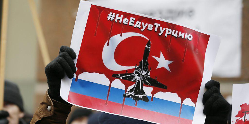 Russischer Protest vor der türkischen Botschaft in Moskau: "Fahr nicht in die Türkei!"