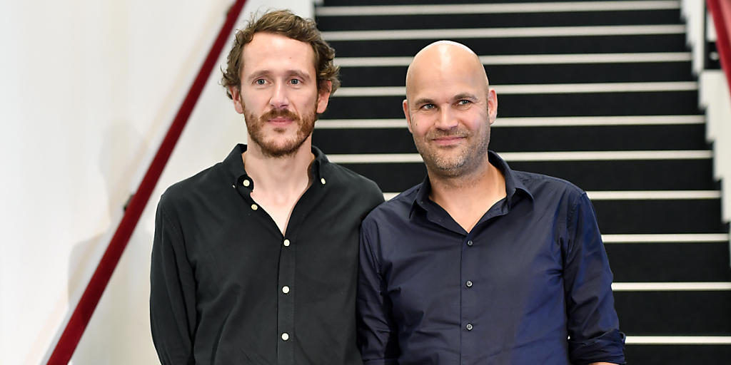 Der Dramaturg Benjamin von Blomberg, links, und der Regisseur Nicolas Stemann, rechts, leiten ab der Spielzeit 2019/20 das Zürcher Schauspielhaus. Die beiden sind seit zwölf Jahren ein Team, aktuell an den Münchner Kammerspielen. Der Dramaturg Benjamin von Blomberg, links, und der Regisseur Nicolas Stemann, rechts, leiten ab der Spielzeit 2019/20 das Zürcher Schauspielhaus. Die beiden sind seit zwölf Jahren ein Team, aktuell an den Münchner Kammerspielen.