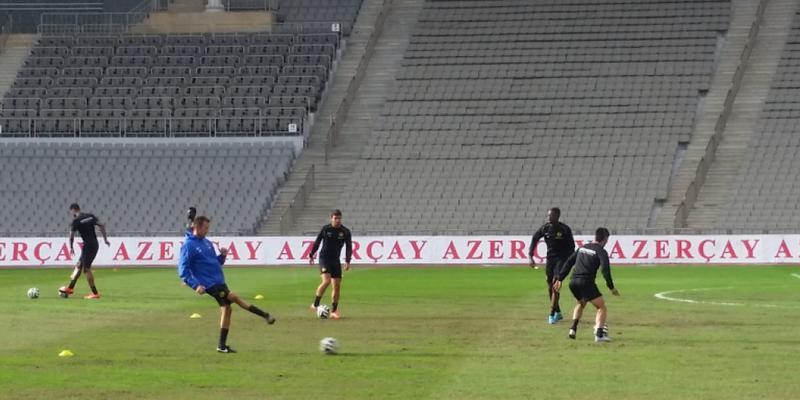 Präsentiert sich in ausgesprochen schlechtem Zustand: der Rasen im Tofik-Bachramow-Stadion von Baku Präsentiert sich in ausgesprochen schlechtem Zustand: der Rasen im Tofik-Bachramow-Stadion von Baku
