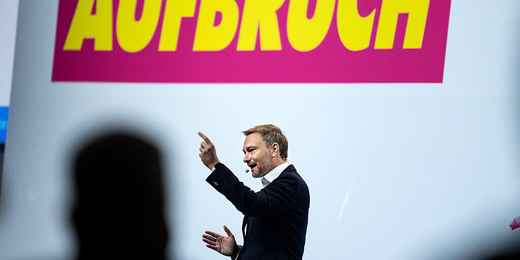 Christian Lindner, Bundesvorsitzender der FDP, spricht beim Bundesparteitag der Freien Demokraten (FDP). Foto: Bernd von Jutrczenka/dpa Christian Lindner, Bundesvorsitzender der FDP, spricht beim Bundesparteitag der Freien Demokraten (FDP). Foto: Bernd von Jutrczenka/dpa