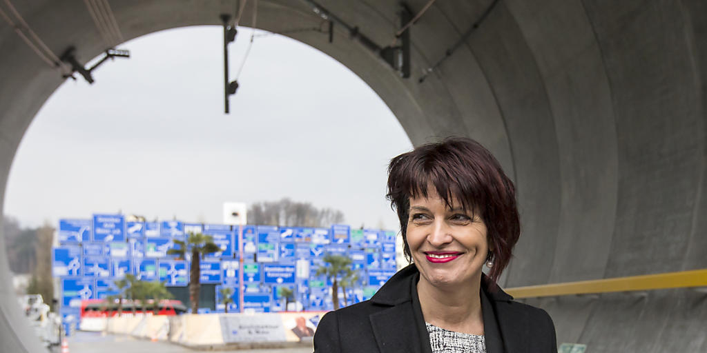 70 Tage vor der offiziellen Eröffnung des Gotthardbasistunnels eröffnete Bundesrätin Doris Leuthard am Mittwoch im Verkehrshaus Luzern die neue Sonderausstellung "NEAT - Tor zum Süden". Ausgestellt ist ein 15 Meter langer Tunnelabschnitt in Originalgrösse.