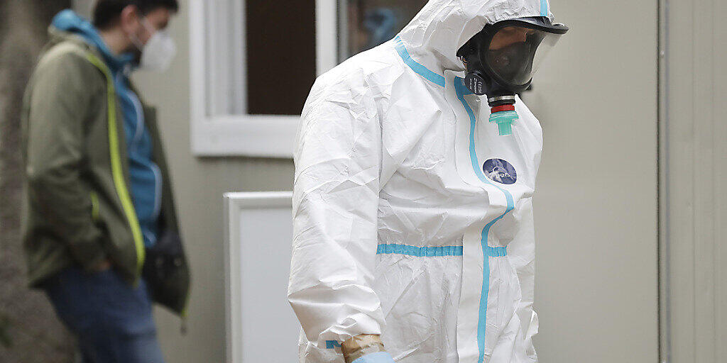 Medizinisches Personal des Solec-Krankenhauses in Warschau. Foto: Czarek Sokolowski/AP/dpa Medizinisches Personal des Solec-Krankenhauses in Warschau. Foto: Czarek Sokolowski/AP/dpa
