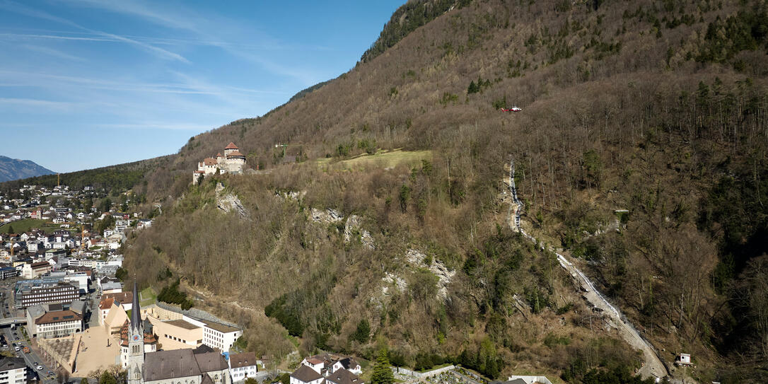 Installation der Fernwärme auf Schloss Vaduz