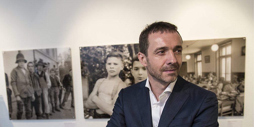 Unternehmer Guido Fluri steht massgeblich hinter der Wiedergutmachungs-Initiative, die eine Entschädigung für die Opfer fürsorgerischer Zwangsmassnamen fordert. Er hofft, dass der Gegenvorschlag des Bunderates durchkommt. (Archivbild)