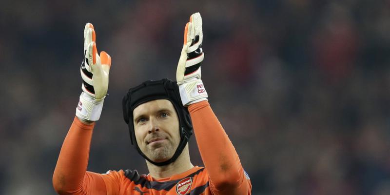 Arsenal-Hüter Petr Cech bedankt sich bei seinen Fans nach dem Rekord mit 169 Spielen ohne Gegentor Arsenal-Hüter Petr Cech bedankt sich bei seinen Fans nach dem Rekord mit 169 Spielen ohne Gegentor