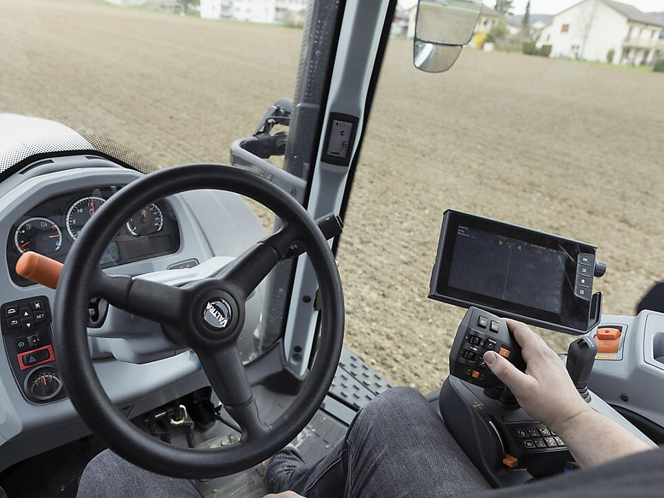 Der digitale Wandel verändert auch die Landwirtschaft: GPS-gesteuerte Saatbettbereitung, aufgenommen am 9. April 2018 auf der Swiss Future Farm in Tänikon im Kanton Thurgau. (Archivbild)