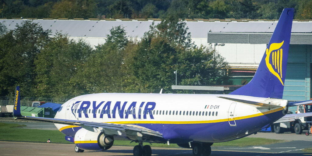Der irische Billigflieger Ryanair leidet unter dem Preiskampf in der Luftfahrt und gestiegenen Ölpreisen.
(Archivbild)