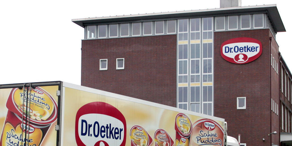 Dr. Oetker trennt sich wegen der Krise im Reedereigeschäft von seiner Schifffahrtssparte Hamburg Süd - der Konzernumsatz wird damit halbiert.
