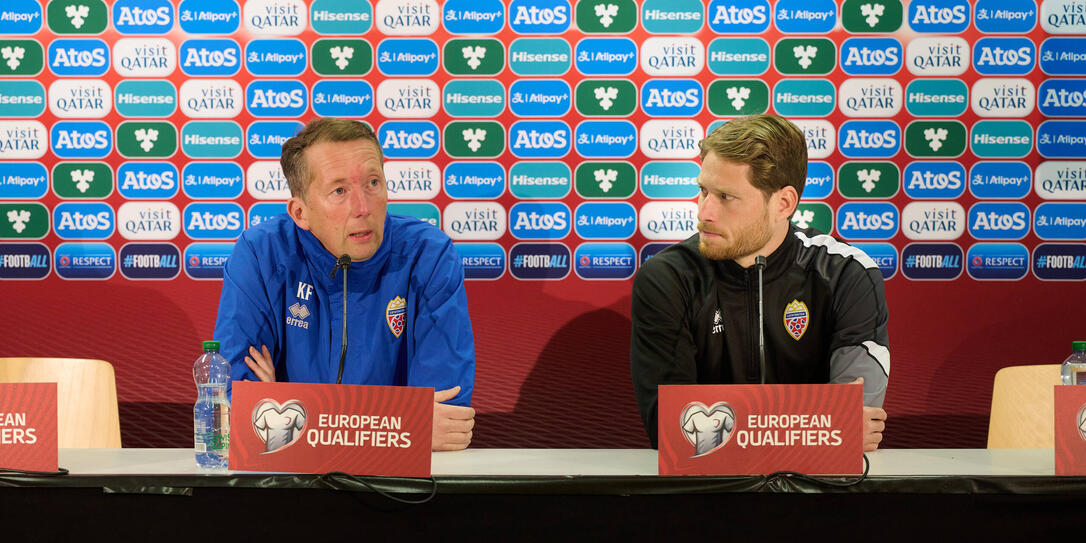 Nationaltrainer Konrad Fünfstück und Captain Nicolas Hasler beantworteten gestern die Fragen der Medien. Nationaltrainer Konrad Fünfstück und Captain Nicolas Hasler beantworteten gestern die Fragen der Medien.
