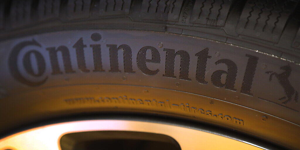 Der deutsche Autozulieferer Continental schickt wegen der Corona-Krise zehntausende Mitarbeiter in Kurzarbeit und kassiert seinen Ausblick. (Archiv)