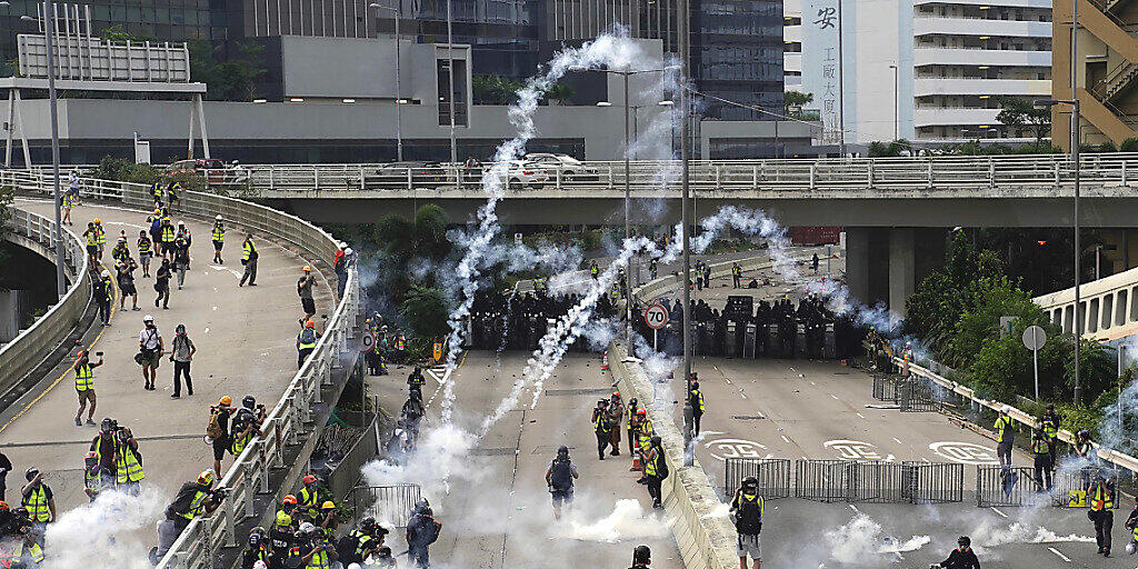 Tränengaswolken in den Strassen Hongkongs: Erneut sind die Proteste gegen das chinesische Regime ausgeartet.