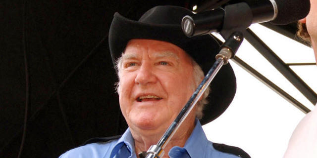 James Best singt 2005 an einem Festival in Tennessee (Archiv)
