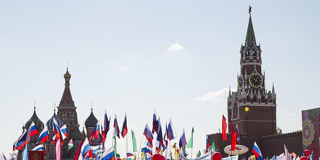 Die 1. Mai-Parade auf dem Roten Platz in Moskau. Die 1. Mai-Parade auf dem Roten Platz in Moskau.