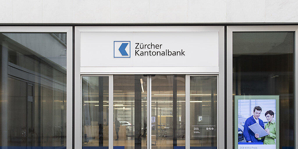 Die Zürcher Kantonalbank wird künftig weniger Bankschalter bedienen. Das Schaltergeschäft verliert bei den Kunden zunehmend an Bedeutung.(Archivbild)