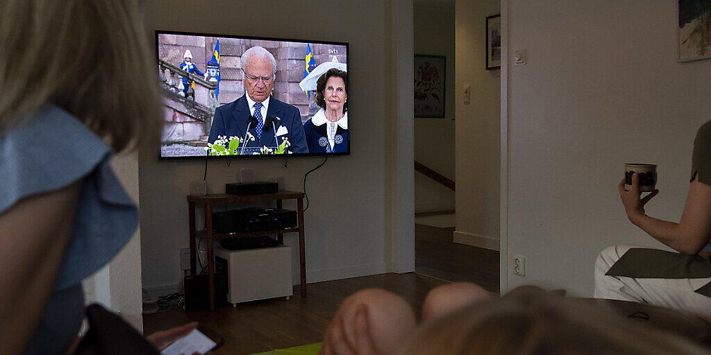 In vielen Wohnzimmern Schwedens wurde am Samstagabend die Ansprache des Königs Carl Gustaf im Fernsehen mitverfolgt.