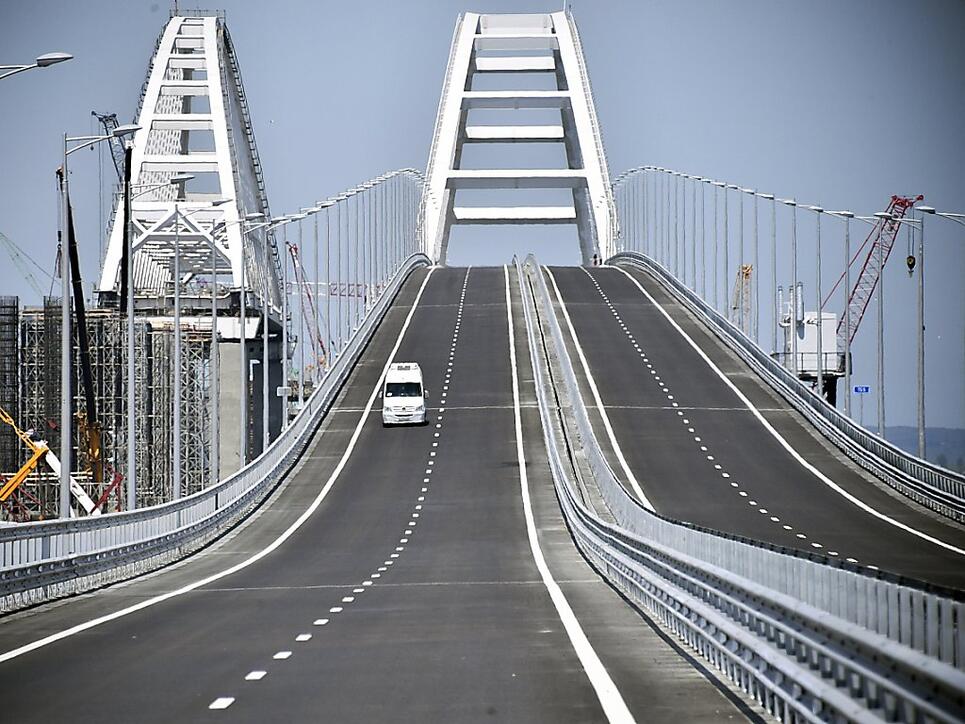 Die Brücke, welche die Krim mit der gegenüberliegenden südrussischen Halbinsel Taman verbindet, ist nun die längste Brücke Europas.