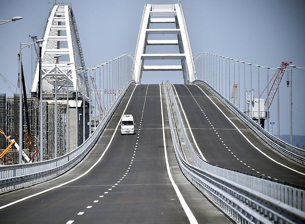 Die Brücke, welche die Krim mit der gegenüberliegenden südrussischen Halbinsel Taman verbindet, ist nun die längste Brücke Europas. Die Brücke, welche die Krim mit der gegenüberliegenden südrussischen Halbinsel Taman verbindet, ist nun die längste Brücke Europas.