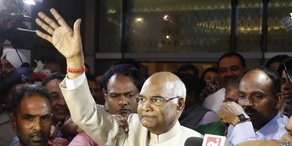 Ram Nath Kovind (winkend) ist der neue Staatspräsident Indiens. (Archivbild)