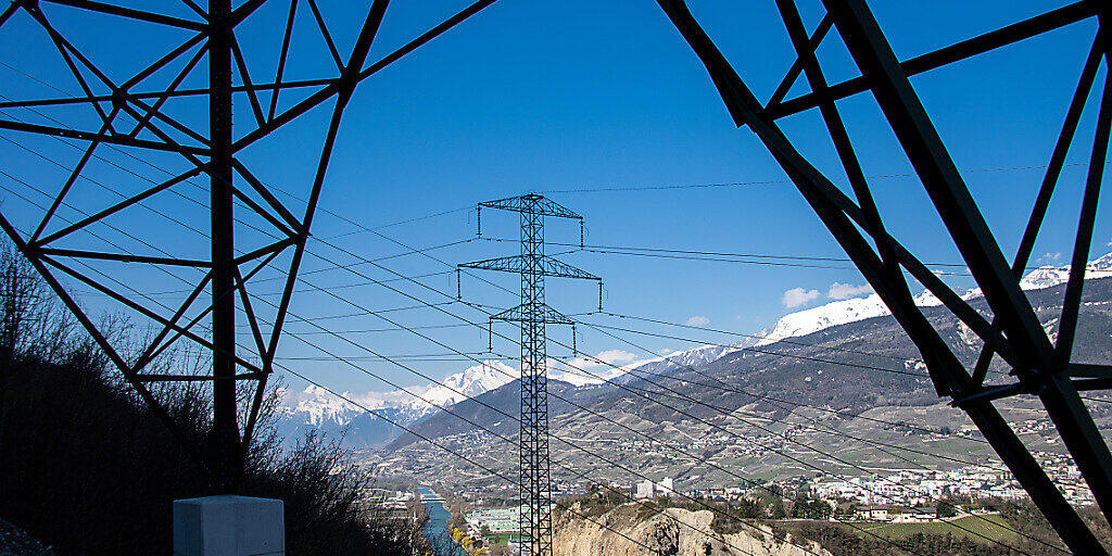 Im Kanton Wallis ist am Freitag in vielen Gebieten der Strom ausgefallen. (Themenbild) Im Kanton Wallis ist am Freitag in vielen Gebieten der Strom ausgefallen. (Themenbild)