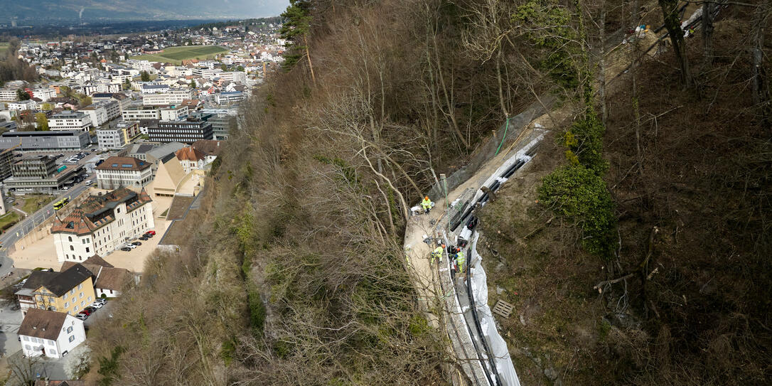 Installation der Fernwärme auf Schloss Vaduz