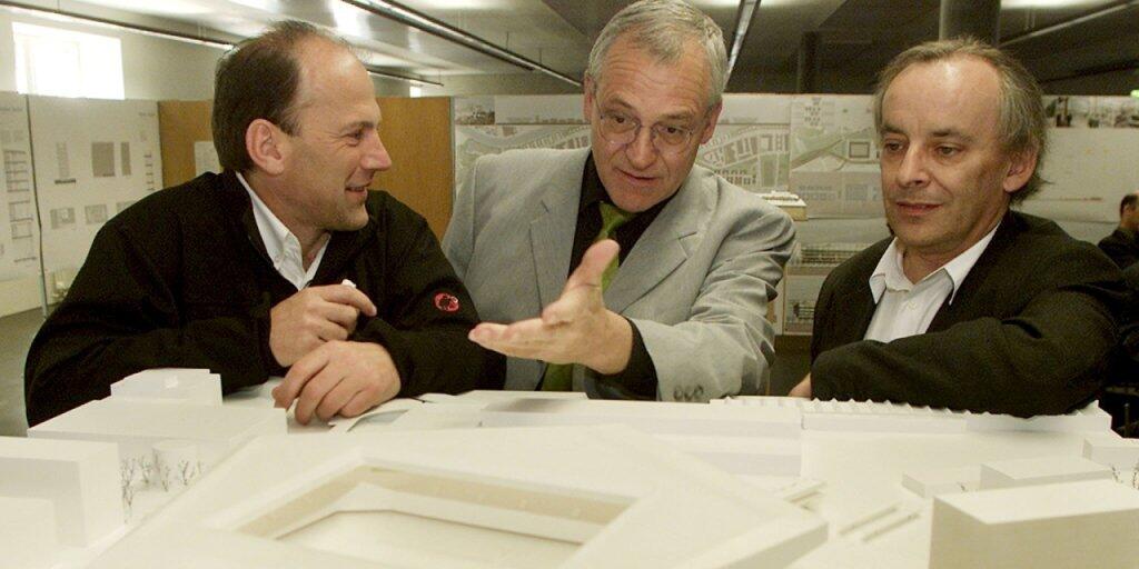 Der verstorbene Marcel Meili (rechts) war 2002 auch am siegreichen Projekt für ein neues Fussballstadion in Zürich beteiligt. (Archivbild)