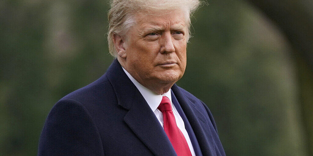 Nach langer Bedenkzeit hat der scheidende US-Präsident Donald Trump nun doch das grosse Konjunkturpaket für die USA unterzeichnet und es damit in Kraft gesetzt. (Archivbild)