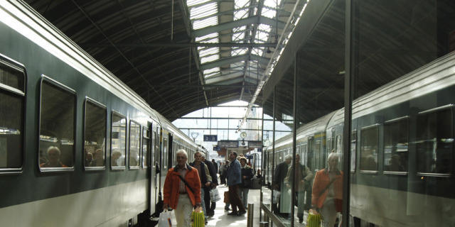 Reisende am Hauptbahnhof St. Gallen (Archiv) Reisende am Hauptbahnhof St. Gallen (Archiv)