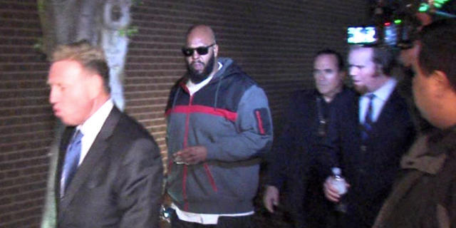 Marion "Suge" Knight auf dem Weg zum Büro des Sheriffs Marion "Suge" Knight auf dem Weg zum Büro des Sheriffs