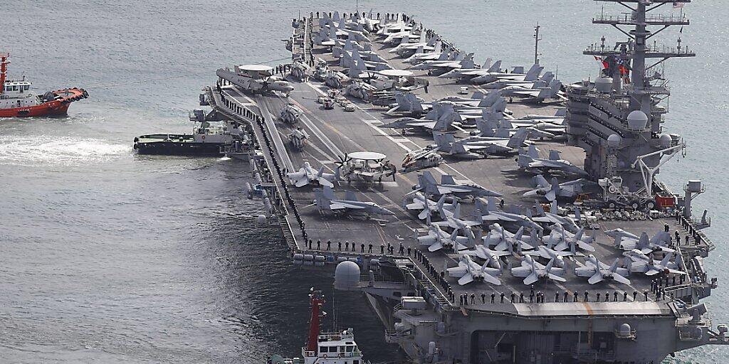 Die USA schicken den Flugzeugträger "USS Ronald Reagan" zu einer Grossübung ins Südchinesische Meer. Damit wollen die Vereinigten Staaten ein Zeichen der Macht in dieser Region setzen. (Archivbild)