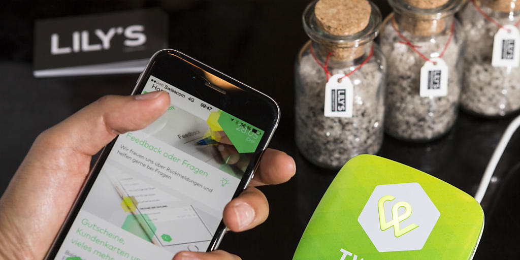Das Bezahl-App Twint wird in einem Zürcher Restaurant benutzt (Archiv).