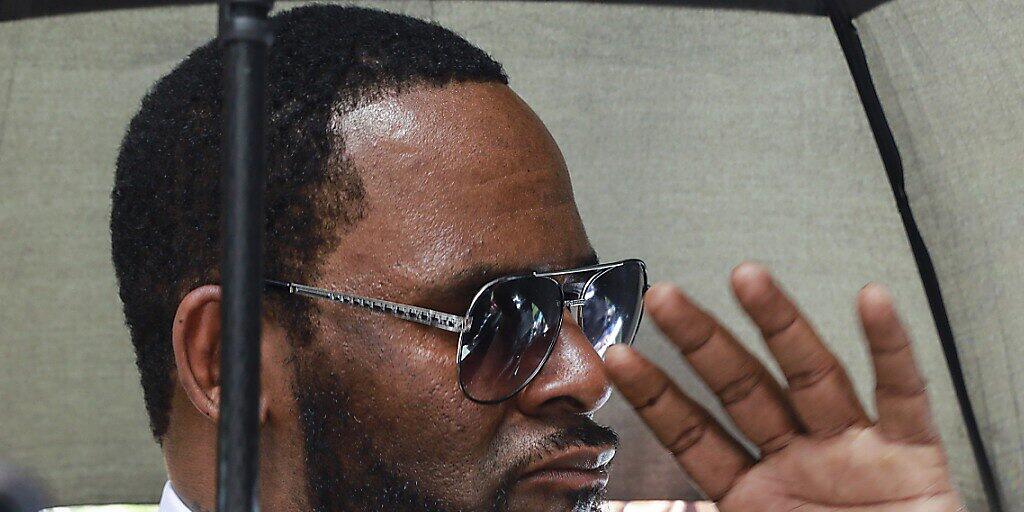 Gegen den US-Musiker R. Kelly sind weitere Vorwürfe für eine Straftat publik geworden. (Archivbild)