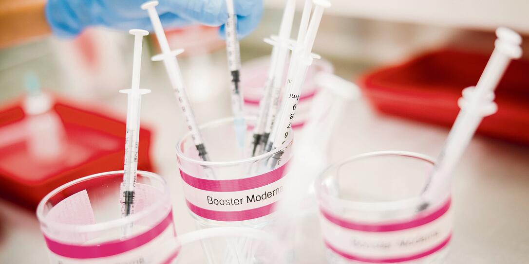 BOOSTER, BOOSTERIMPFUNG, AUFFRISCHIMPFUNG, CORONAVIRUS, COVID-19, COVID 19, ALTERSHEIM,