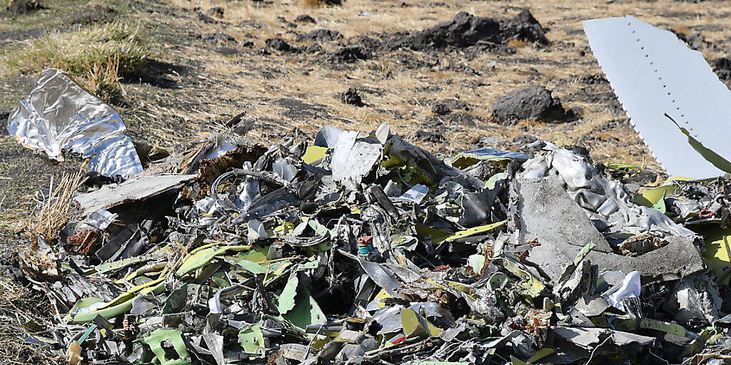 Nach dem Absturz einer Boeing 737 Max 8 der Ethiopian Airlines haben nach zahlreichen anderen Ländern nun auch die USA ein Flugverbot für den betroffenen Flugzeugtyp erlassen. Beim Absturz vom vergangenen Sonntag waren 149 Passagiere und acht Besatzungsmitglieder ums Leben gekommen.  EPA/STR