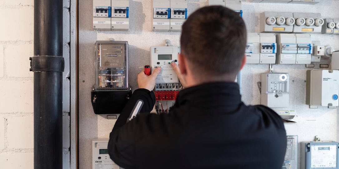 CKW, CENTRALSCHWEIZERISCHE KRAFTWERKE, SMART METER, STROMZAEHLER, VERBRAUCHSDATEN, STROMVERBRAUCH, ENERGIEZAEHLER, MESSEINRICHTUNG, MESSVORRICHTUNG, STROM, STROMVERSORGUNG, ENERGIEVERSORGUNG, UMRUESTUNG, STROMVERSORGUNGSGESETZ, ENERGIESTRATEGIE,  EKEKTRIKE